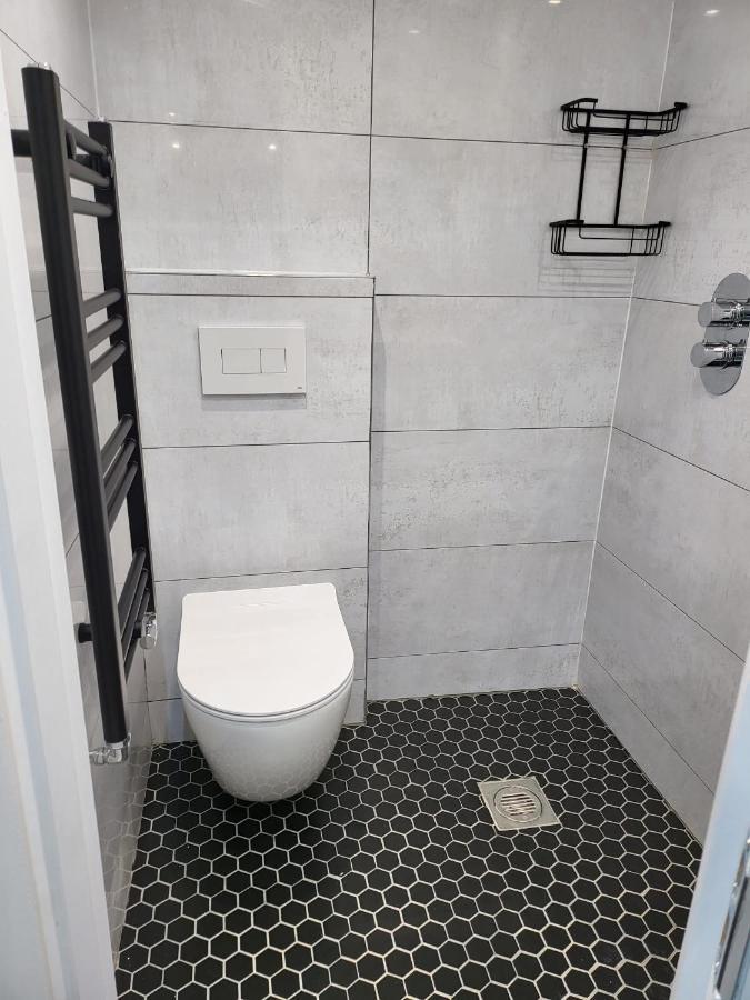 런던 Fancy Basement Flat A 아파트 외부 사진