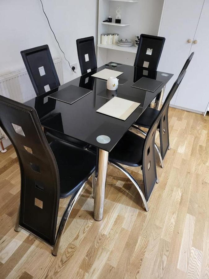 런던 Fancy Basement Flat A 아파트 외부 사진