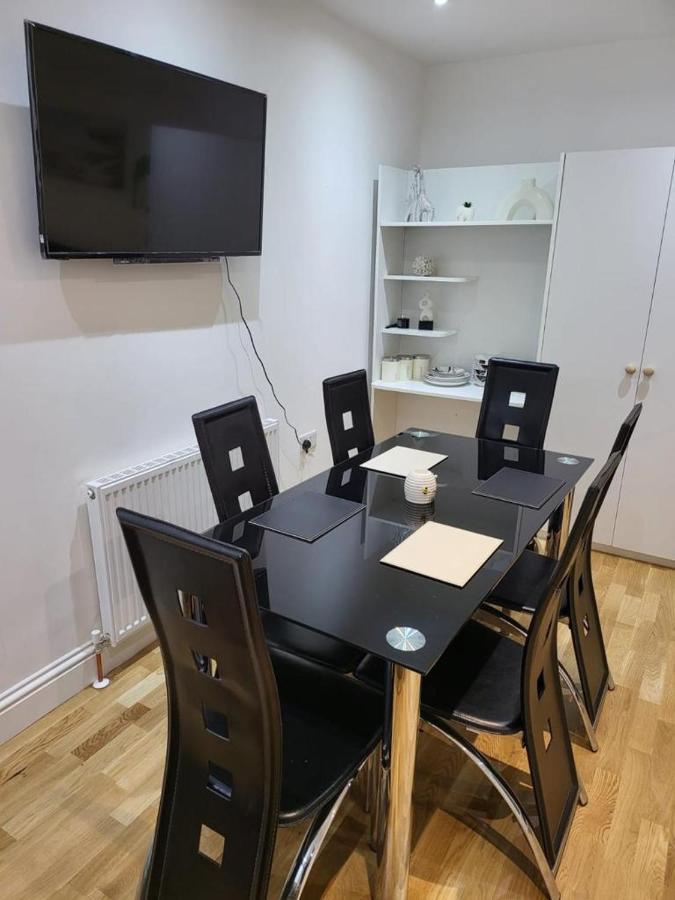 런던 Fancy Basement Flat A 아파트 외부 사진
