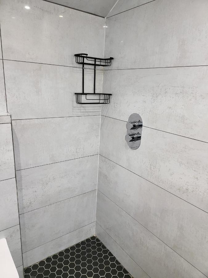 런던 Fancy Basement Flat A 아파트 외부 사진