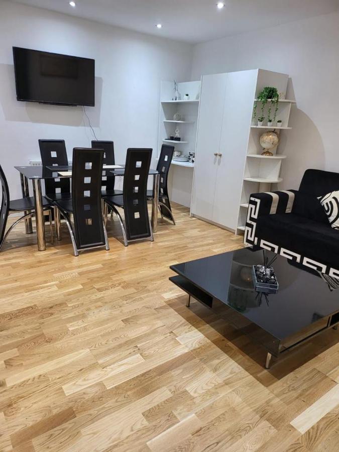 런던 Fancy Basement Flat A 아파트 외부 사진