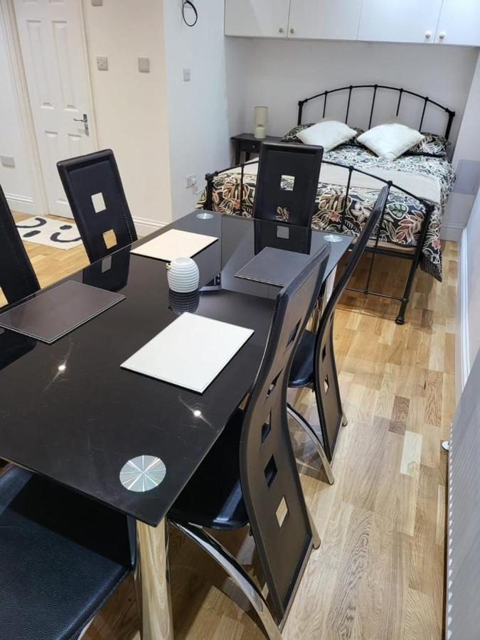 런던 Fancy Basement Flat A 아파트 외부 사진