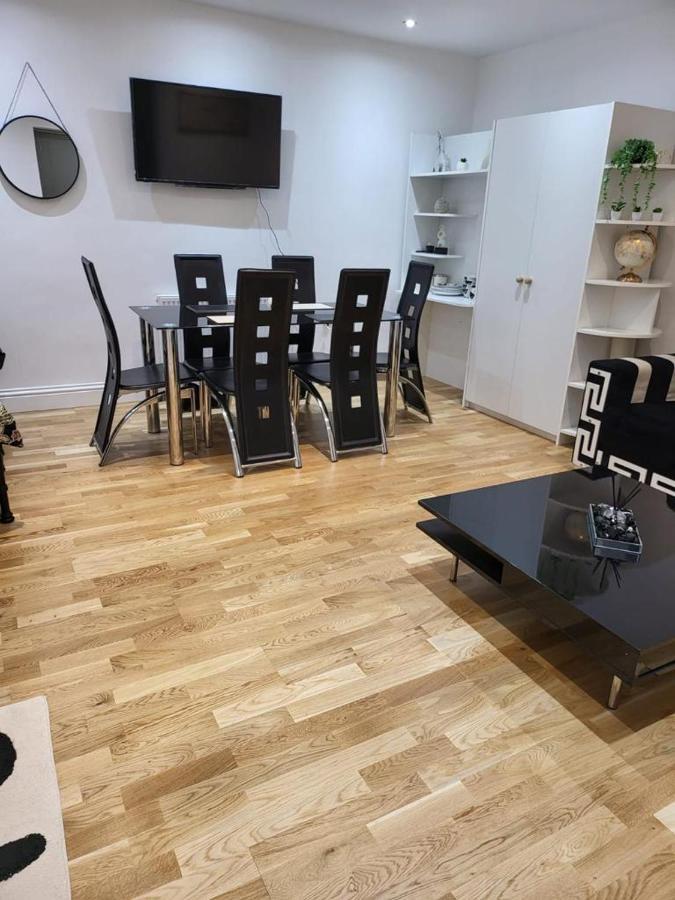 런던 Fancy Basement Flat A 아파트 외부 사진