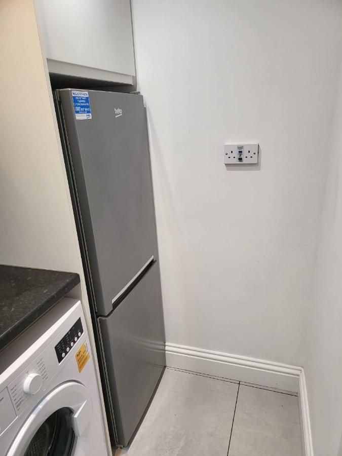 런던 Fancy Basement Flat A 아파트 외부 사진